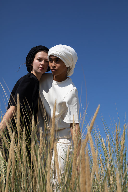 NAO Studios Hijab white 700442001 Model Outfit Dunes